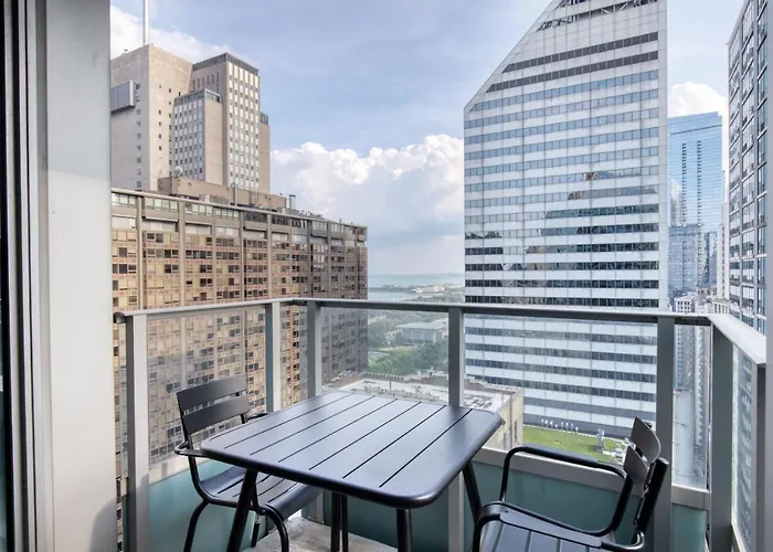Loop 2br W Gym Playroom Pool Close To L Chi-960 Chicago