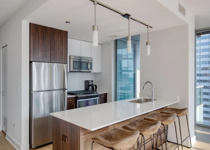Loop 2br W Gym Playroom Pool Close To L Chi-960 Chicago