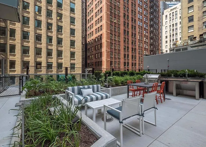 Loop 2br W Gym Playroom Pool Close To L Chi-960 Chicago