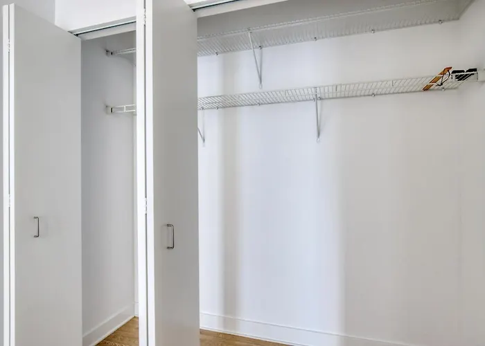 Loop 2br W Gym Playroom Pool Close To L Chi-960 Chicago