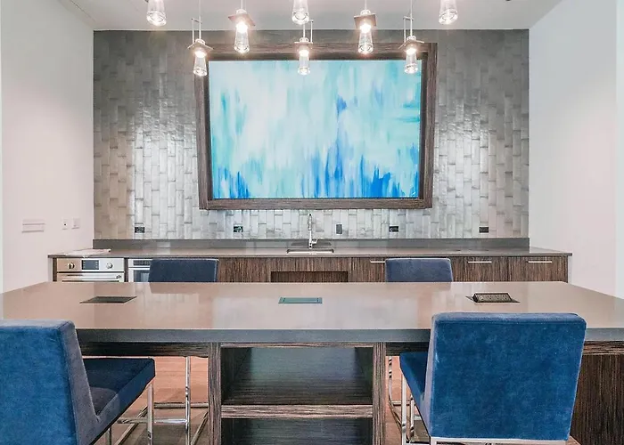 Loop 2br W Gym Playroom Pool Close To L Chi-960 Chicago